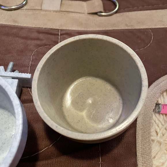 Granite look Quick Lock Crate Bowls for Small Animals and Birds - Picture 3 of 6